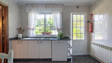 Kühlschrank, Mikrowelle, Geschirrspüler