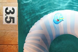 A heated pool - Janice Landing – Heated Pool, Covered Lanai, & Walking Distance to Beach (Indian Rocks Beach)