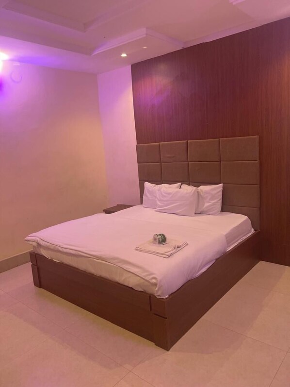 Bureau, espace de travail pour ordinateurs portables