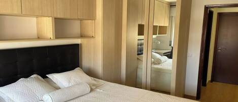 3 chambres, fer et planche à repasser, Wi-Fi, draps fournis