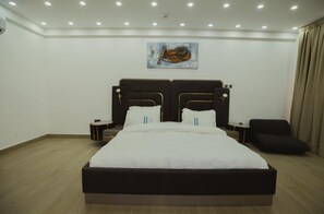 4 chambres, fer et planche à repasser, Wi-Fi, draps fournis