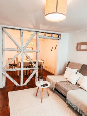 Living room - Typical Lisbon Apartment By Gt House (Lisbon)