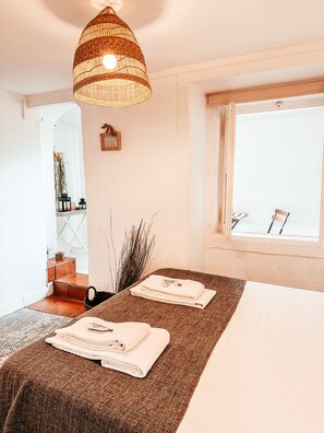 1 bedroom, bed sheets - Typical Lisbon Apartment By Gt House (Lisbon)