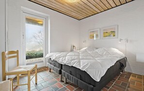 4 bedrooms, free WiFi - Pet friendly home in Knebel with sauna (Knebel)