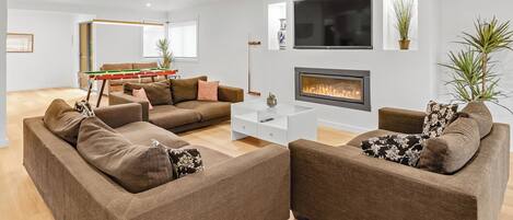 Family House, 4 Bedrooms | Living area | TV