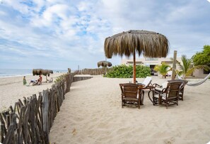 Beach - Nice bungalow on the beach, in front of the warm and calm sea. (Canoas)