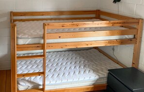 2 Schlafzimmer, Reisekinderbett, kostenloses WLAN