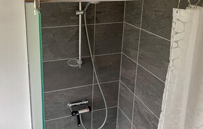 Shower - Stunning home in øster assels with WiFi (Øster Assels)