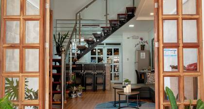 Strata Homestay -Luxurious 2- Storey Townhouse
