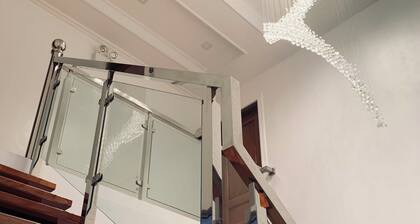 Strata Homestay -Luxurious 2- Storey Townhouse