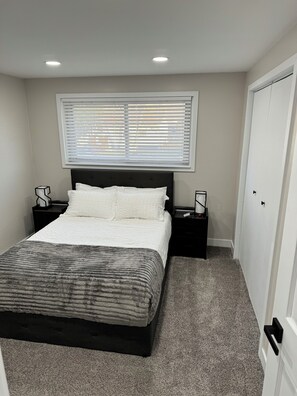 3 عدّة غرف نوم وواي فاي مجانًا وملاءات أسرّة