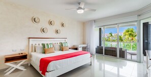 2 sovrum, värdeförvaringsskåp på rummet och skrivbord