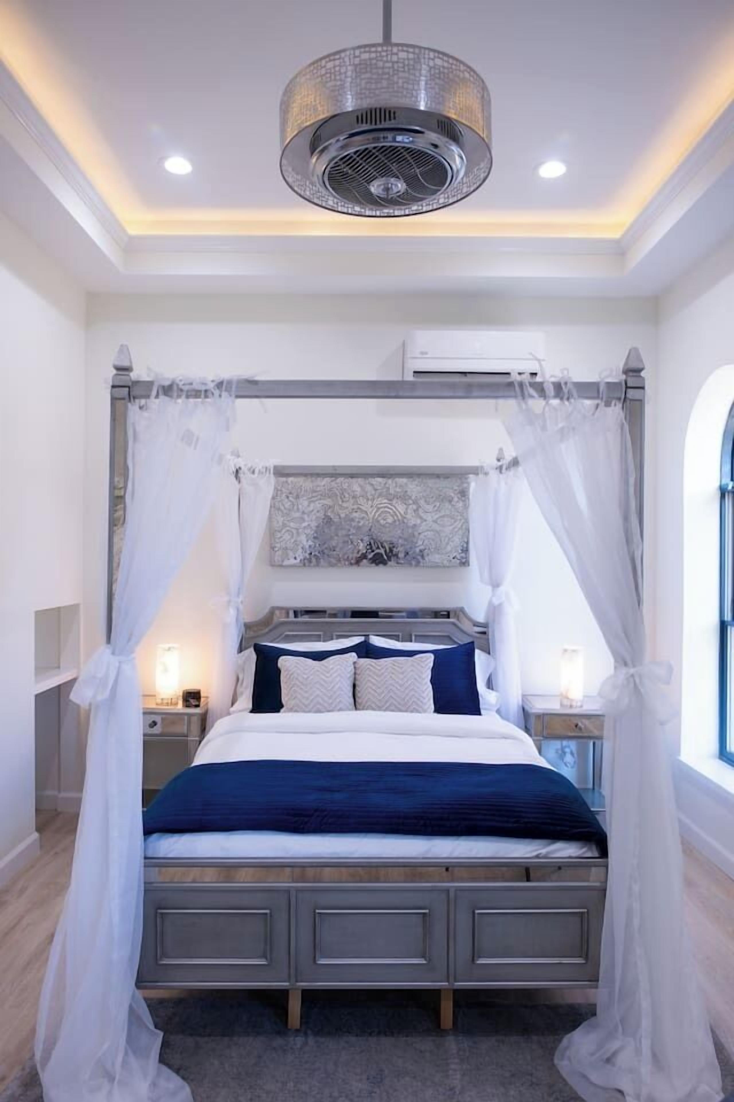 1 dormitorio, tabla de planchar con plancha, wifi y ropa de cama