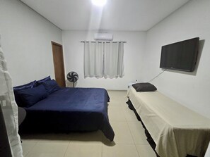 3 bedrooms, iron/ironing board, WiFi, bed sheets
