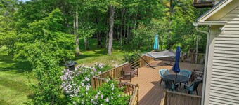 4 BDR w/ Private Hot tub, Backyard and Deck!