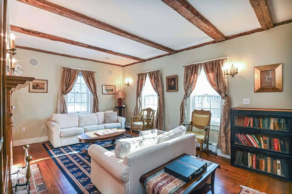 Téléviseur, lecteur de DVD, chaîne audio