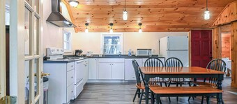 Cottage by the Pond – The Perfect Cozy Escape!