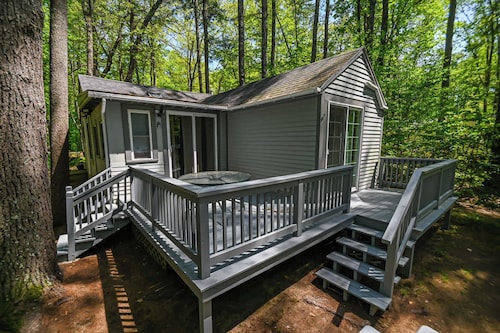 Cottage by the Pond – The Perfect Cozy Escape!