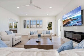 TV, fireplace, offices - Large Family Retreat | Near Beach | Private Decks (Wells)