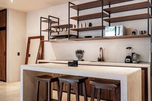 Suite – grand, bassengutsikt | Eget kjøkken