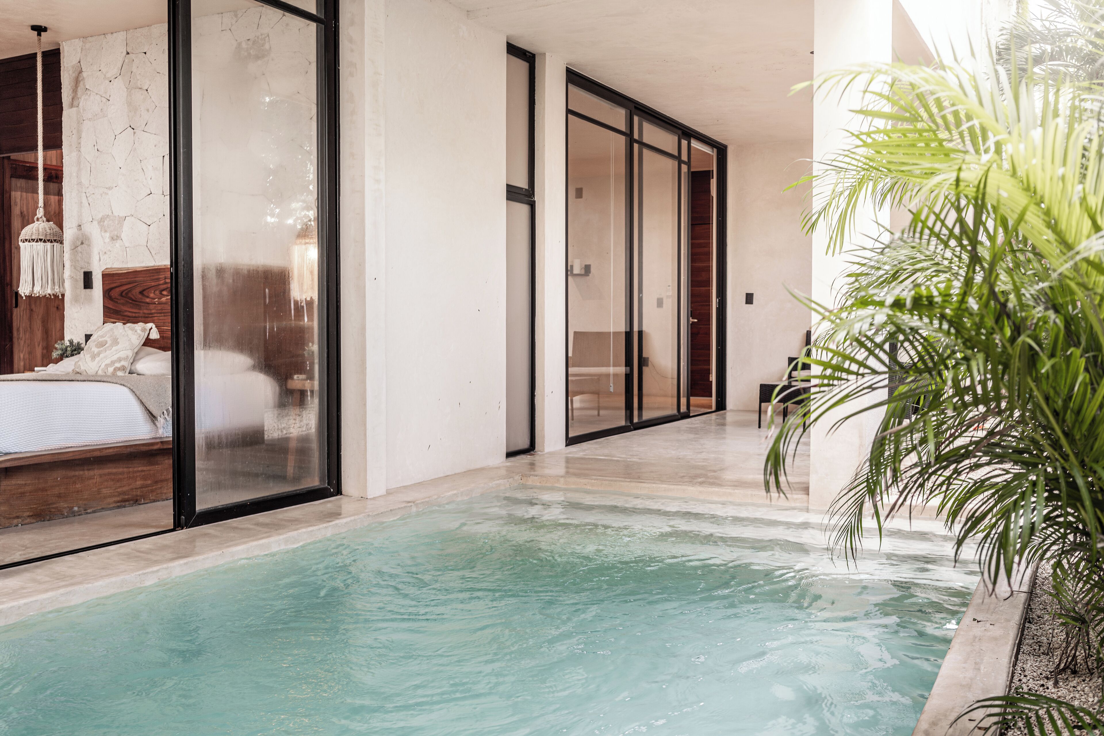 Suíte grand, vista para a piscina | Vista do quarto