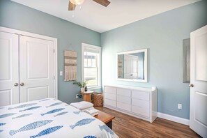 3 bedrooms, travel crib, WiFi, bed sheets - Maritime Meadows – Charming Resort-Style Home! (Arundel)