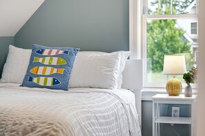 3 bedrooms, travel cot, WiFi, bed sheets