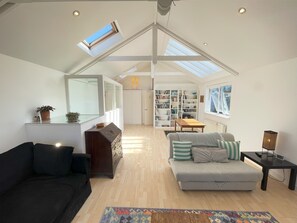 TV - Chy Meor a stonesthrow away from Porthmeor beach! (St Ives)