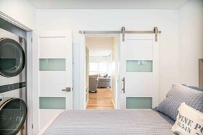 3 室のベッドルーム、アイロン / アイロン台、WiFi、ベッドシーツ