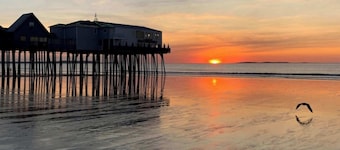 Latitude Adjustment – Walk to Beach & Dining!