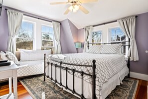 4 bedrooms, WiFi, bed sheets - 10-Min Walk to Beach | Huge Deck | Near Downtown (Ogunquit)