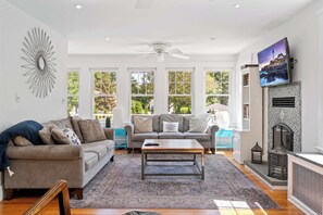 Unclassified image, 4 of 46, button