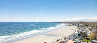 Beachfront | Pet Friendly | Sleeps 15 | BBQ!