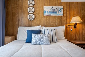 5 bedrooms, iron/ironing board, WiFi, bed sheets