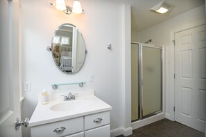 Shower, hair dryer - Stunning 5 BDR, Walk to York Harbor Beach! (York)