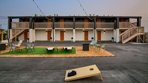 A motel with multiple rooms, outdoor seating, and a small play area. - 5 min. to Lincoln's top attractions. Two-queens beds, pickleball & outdoor space (Lincoln)