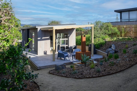 Terrace/patio. Old Beach Pods - Tutere
Luxury Beach Retreat