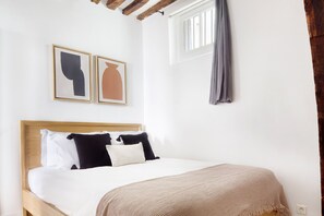 2 slaapkamers, een strijkplank/strijkijzer, wifi, beddengoed