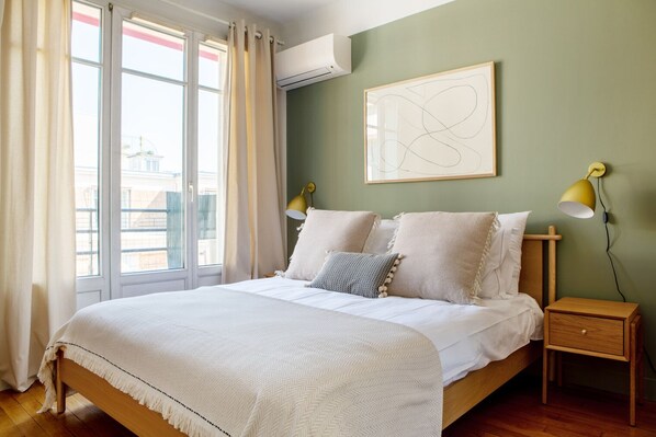 2 habitaciones, tabla de planchar con plancha, wifi y ropa de cama 