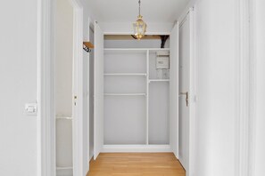 Interior - Blueground | Auteuil, elevator & concierge (Paris)