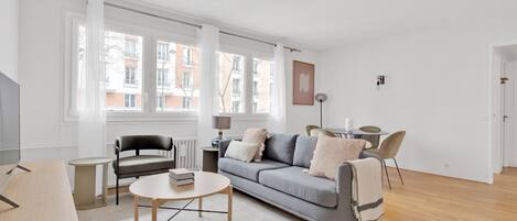 Télévision, chaîne hi-fi