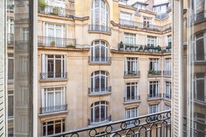 Interior - Blueground | Trocadero, nr the Eiffel Tower (Paris)