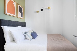 1 habitación, tabla de planchar con plancha, wifi y ropa de cama 