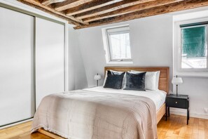 1 slaapkamer, een strijkplank/strijkijzer, wifi, beddengoed