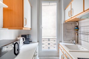 Fridge, microwave, oven, stovetop - Blueground | St Placide, balcony, nr Bon Marché (Paris)