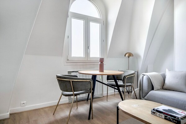 Interior - Blueground | Montorgueil, concierge, furnished (Paris)