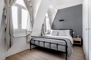 Iron/ironing board, WiFi, bed sheets - Blueground | Montorgueil, concierge, furnished (Paris)