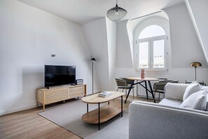 Fernseher, Stereoanlage