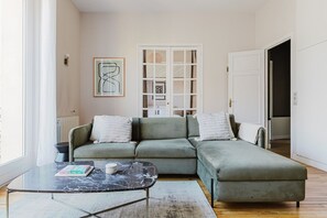 Télévision, chaîne hi-fi