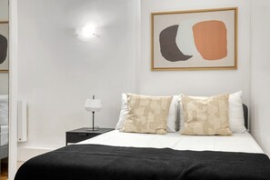 1 slaapkamer, een strijkplank/strijkijzer, wifi, beddengoed